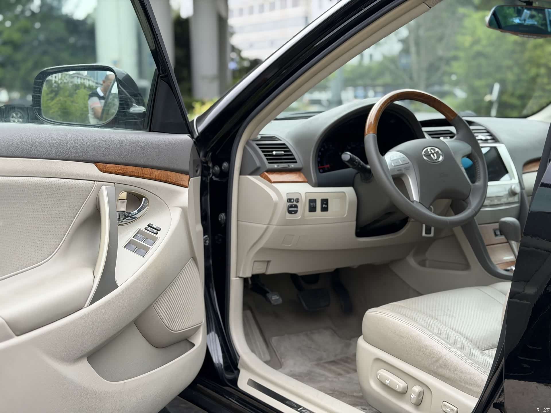 Toyota Camry, 2011 4
