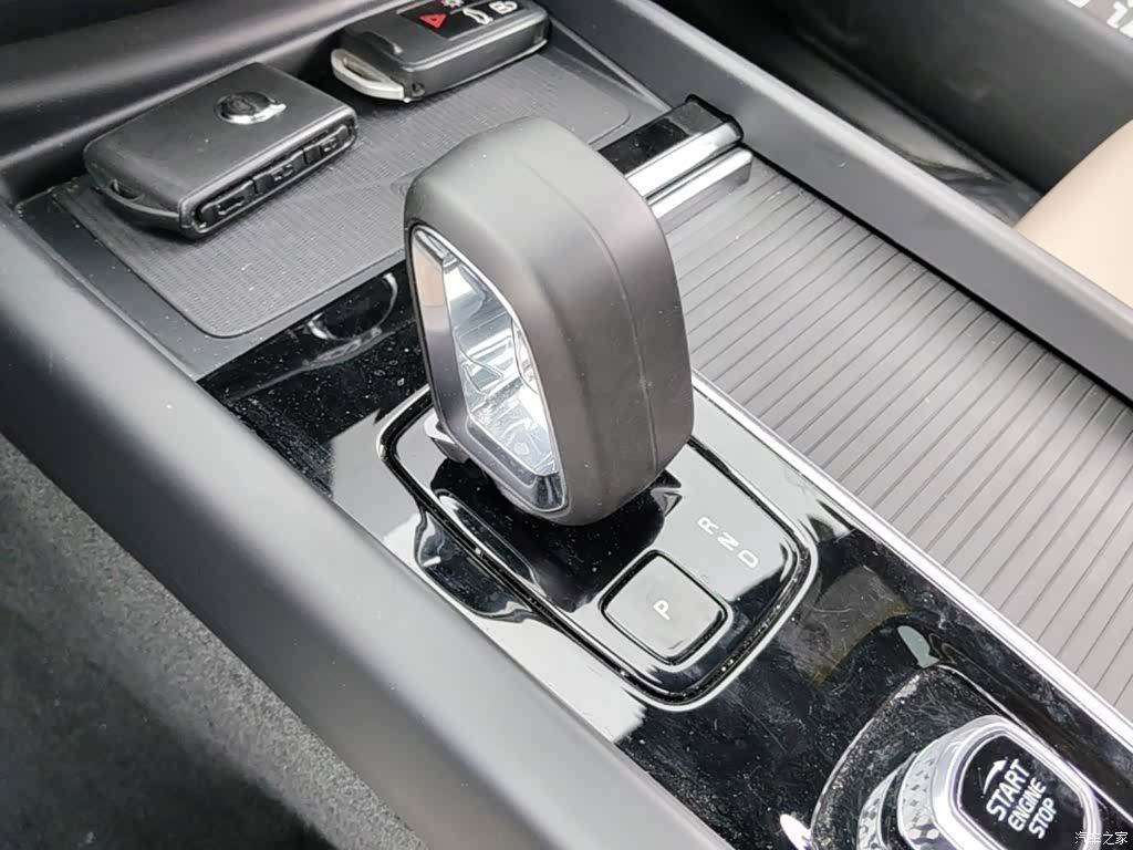 Volvo XC60, 2025 14