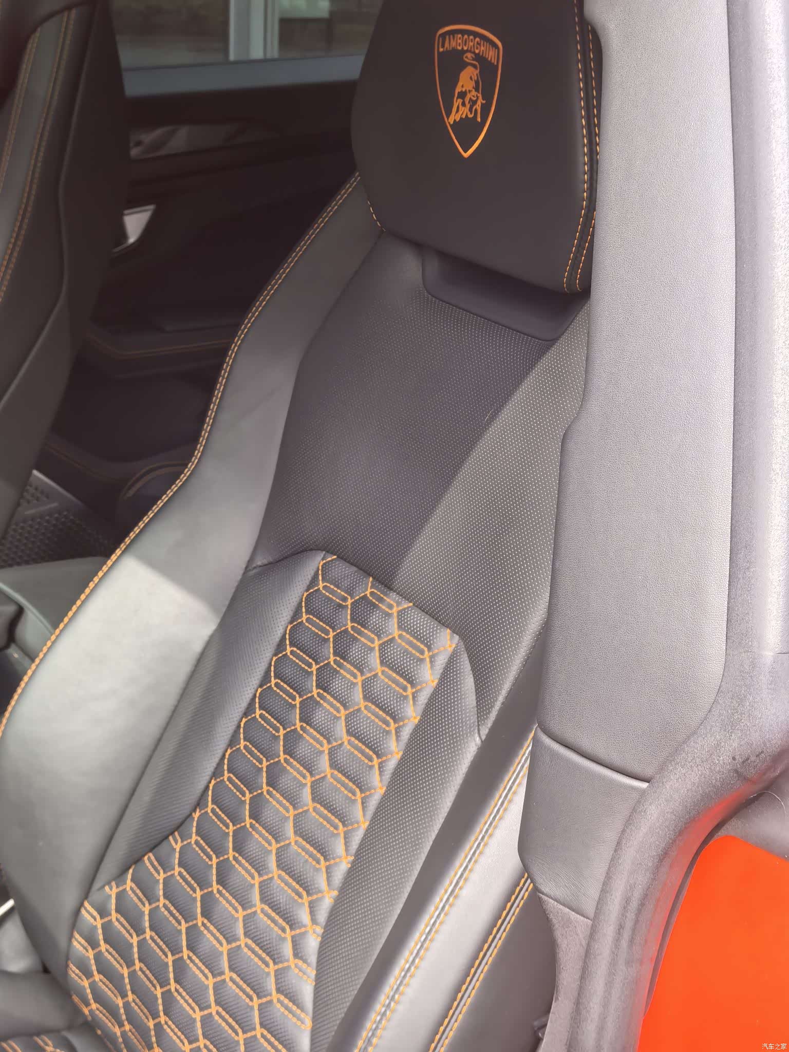 Lamborghini Urus, 2023 7