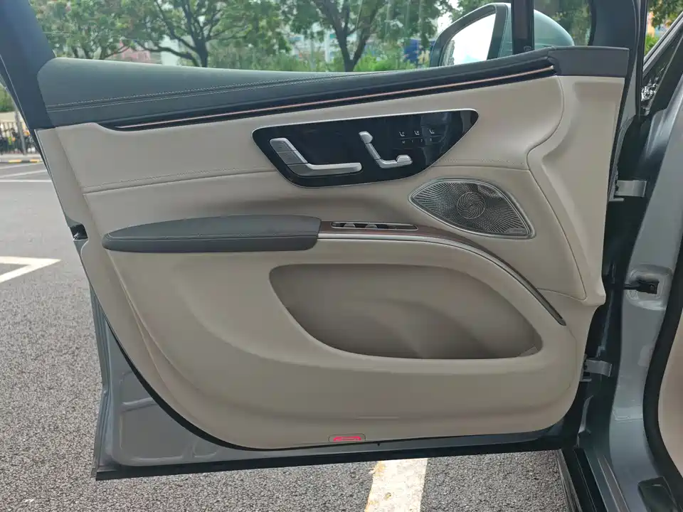 Mercedes-Benz EQS SUV
