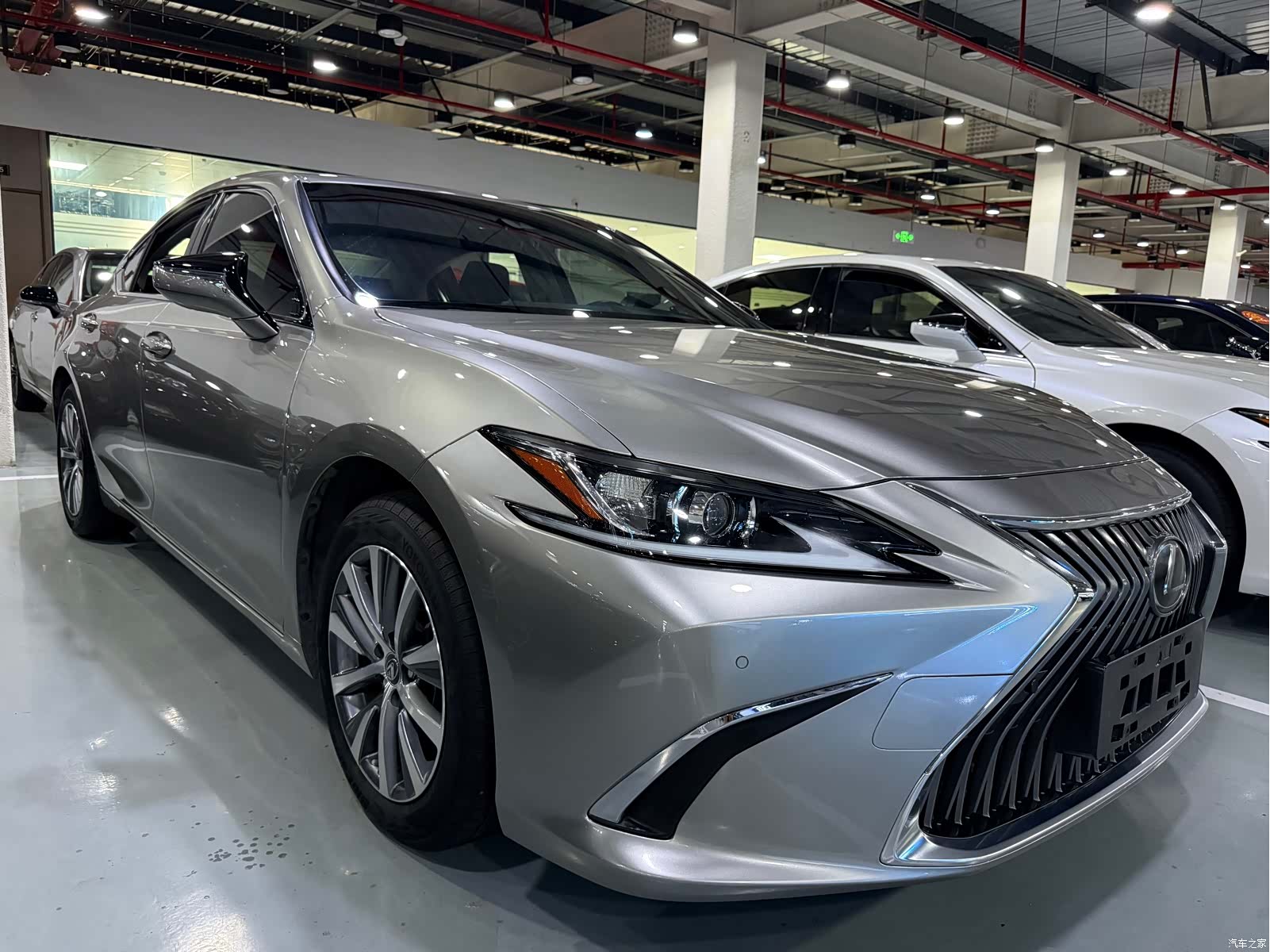 Lexus ES, 2019 3