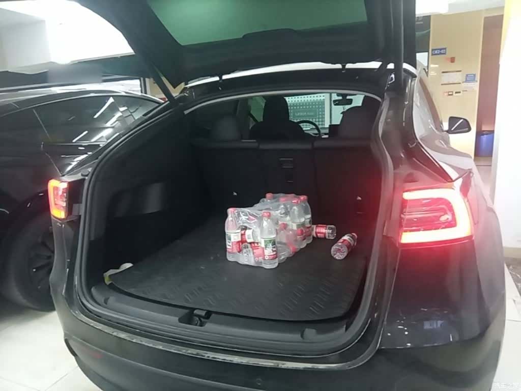 Tesla Model Y, 2022 18
