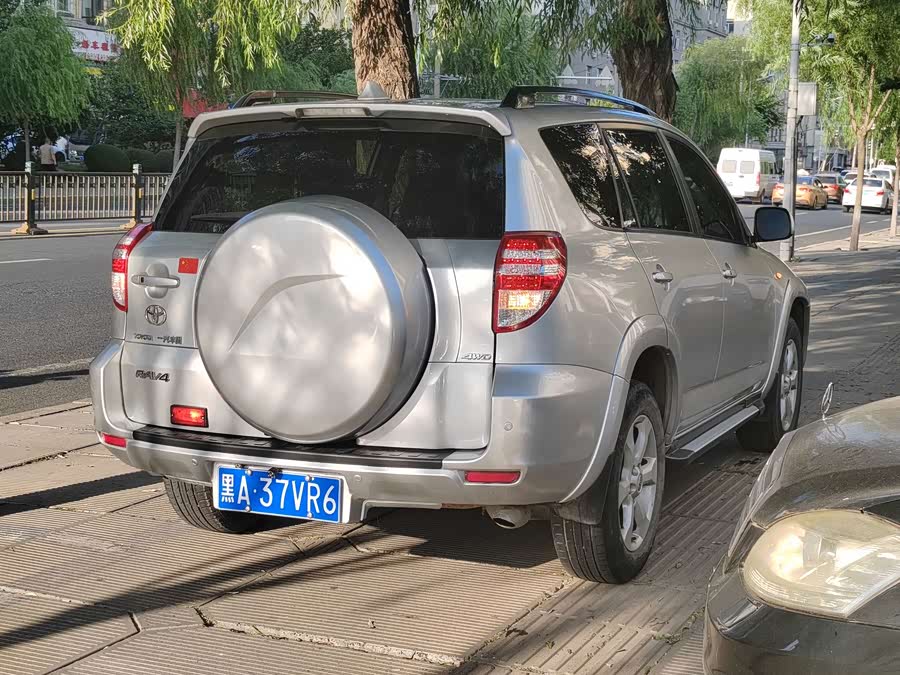 Toyota RAV4 2010, фото 6