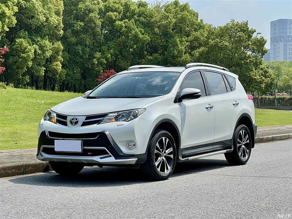 Toyota RAV4, 2015 1