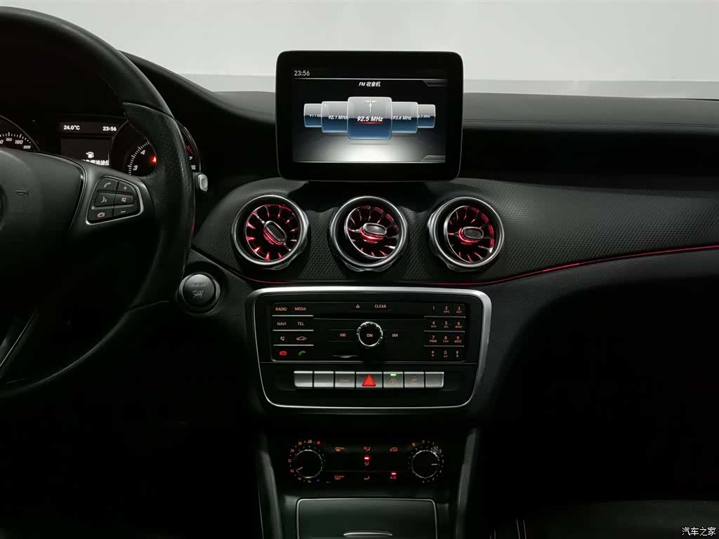 Mercedes-Benz GLA, 2018 12
