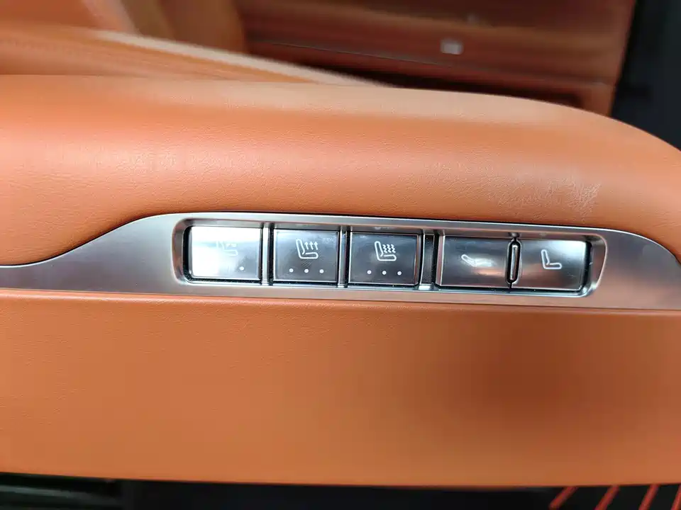 AITO Ask the world M9