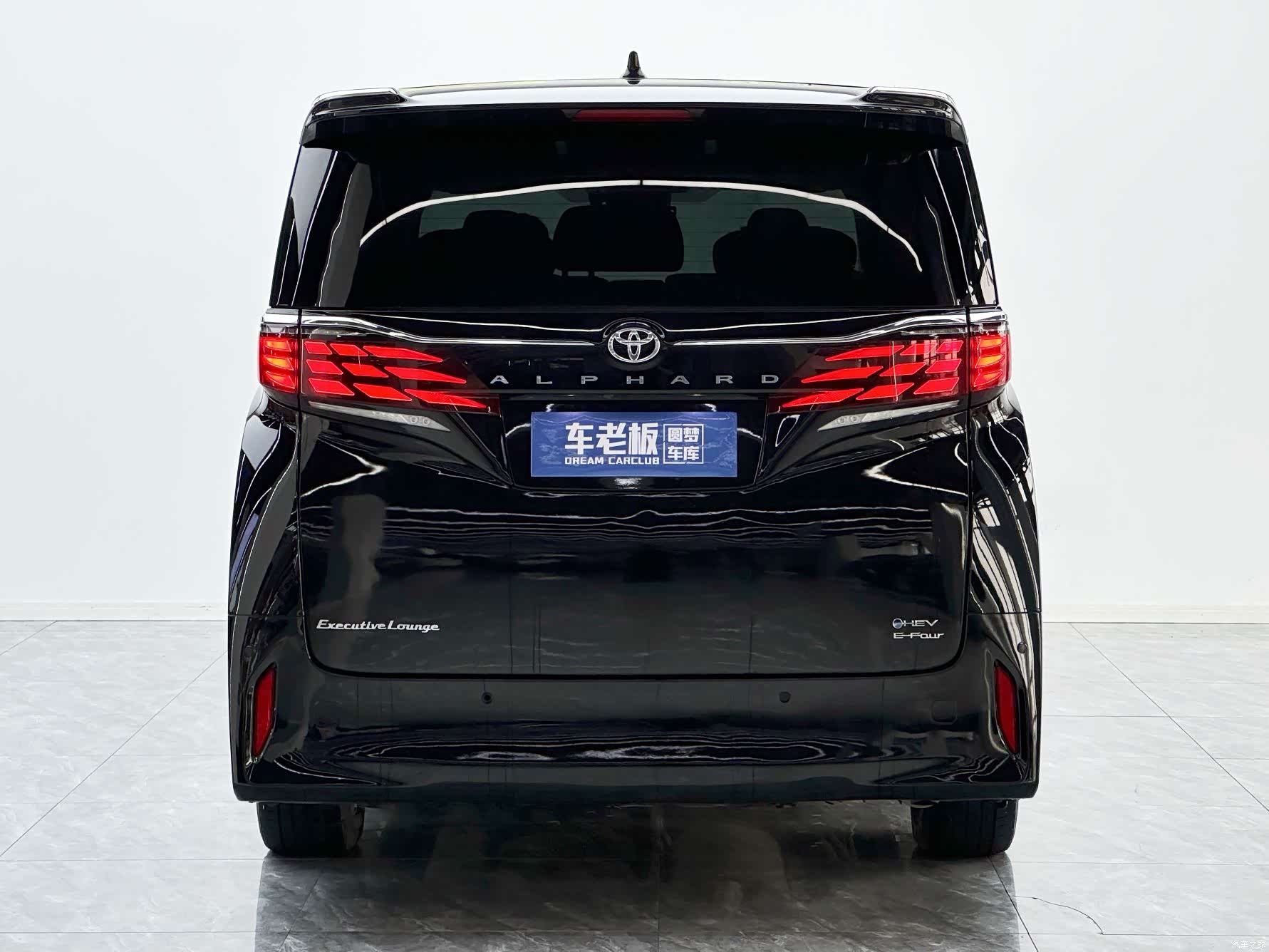 Toyota Alphard, 2024 все фото