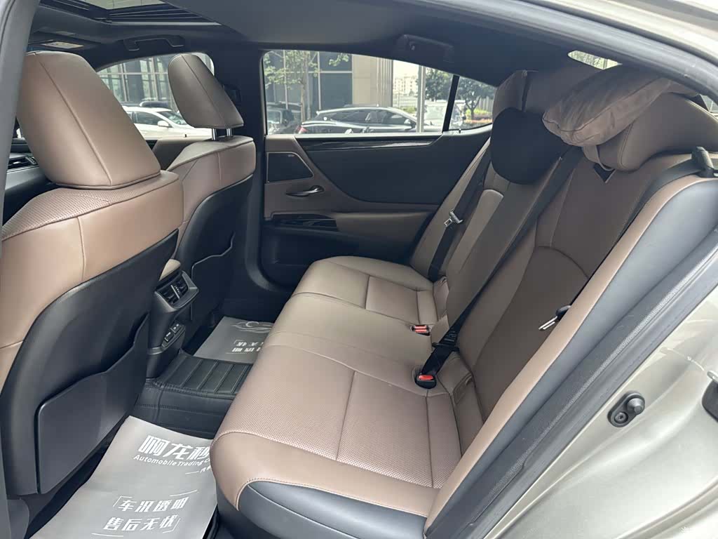 Lexus ES, 2023 9