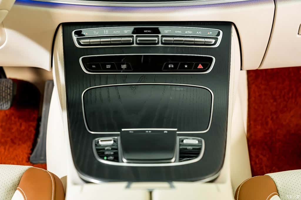 Mercedes-Benz E-Class, 2023 14