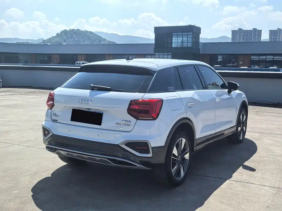 Audi Q2L