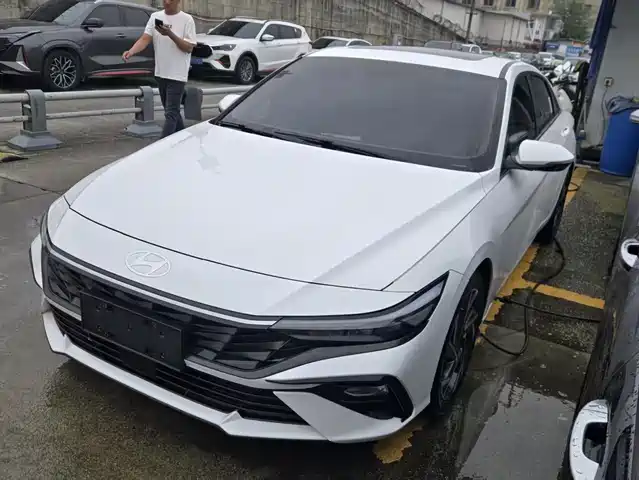Hyundai Elantra 2023 — купить из Китая под заказ