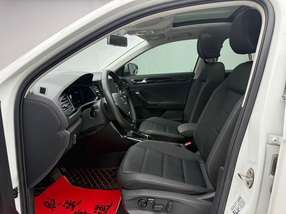 Volkswagen T-ROC exploring Songs