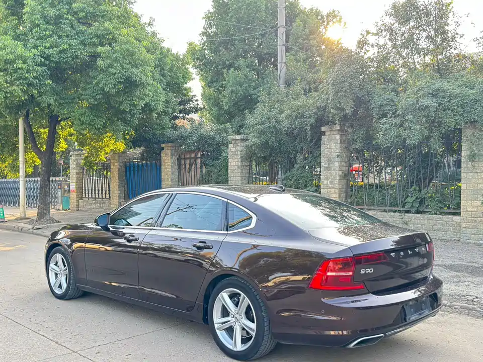 Volvo S90