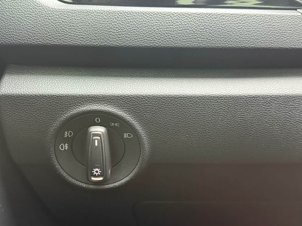 Volkswagen T-ROC exploring Songs