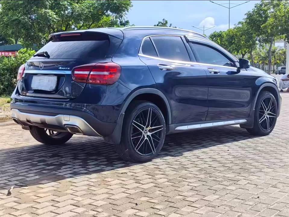 Mercedes-Benz GLA Mercedes-Benz GLA