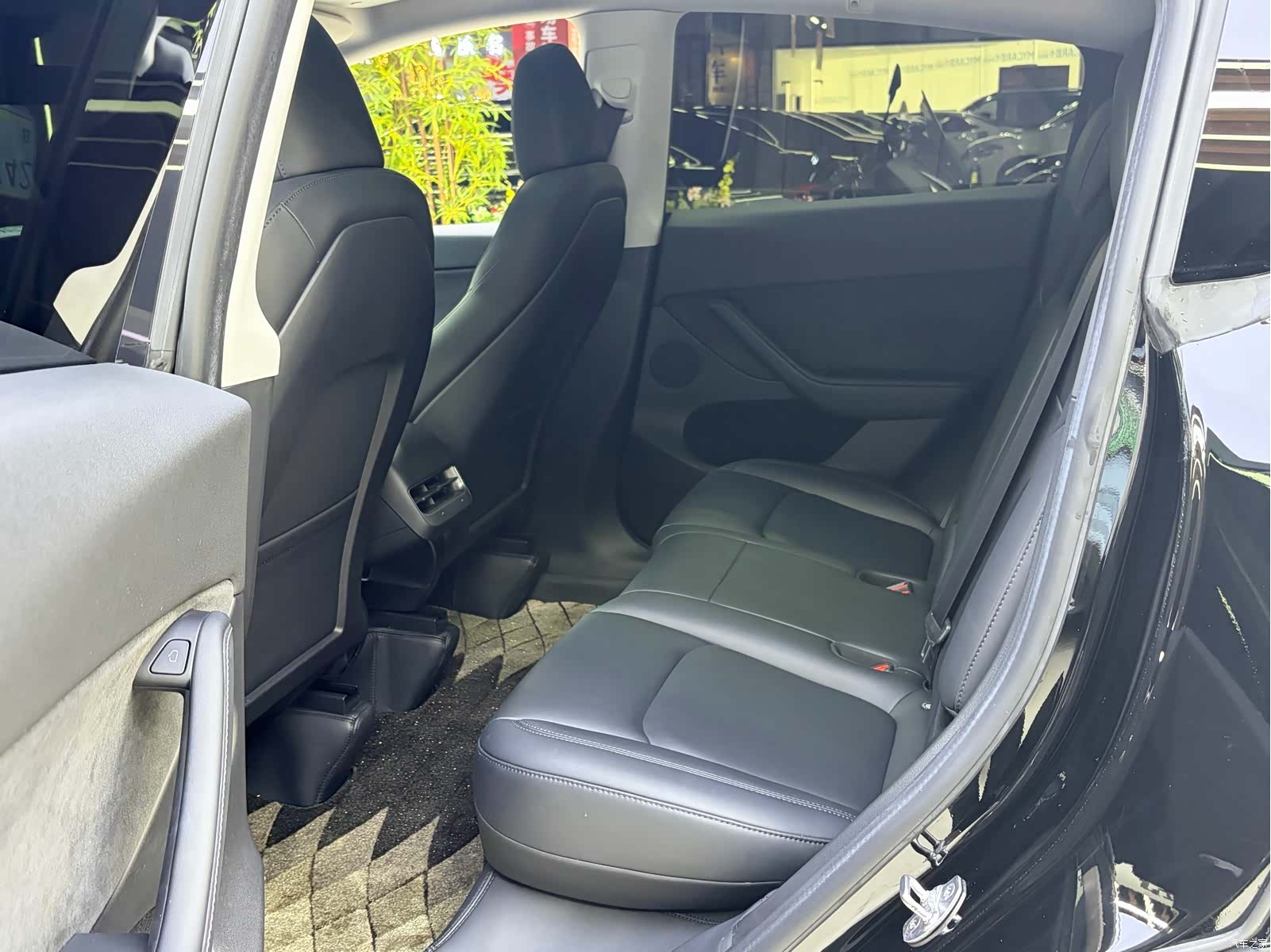 Tesla Model Y, 2023 9