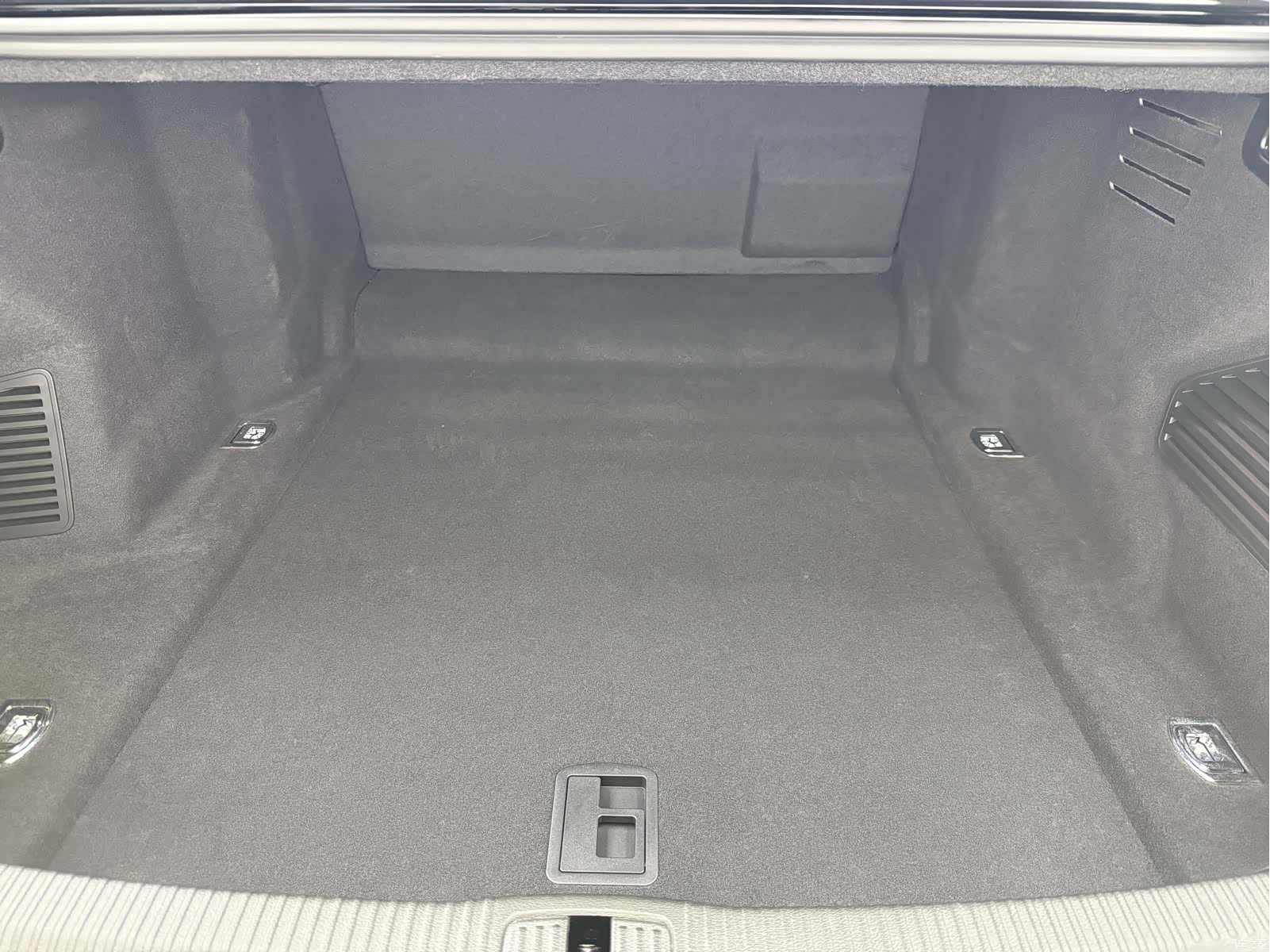 Audi A8L, 2022 24