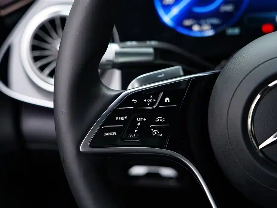 Mercedes-Benz EQS