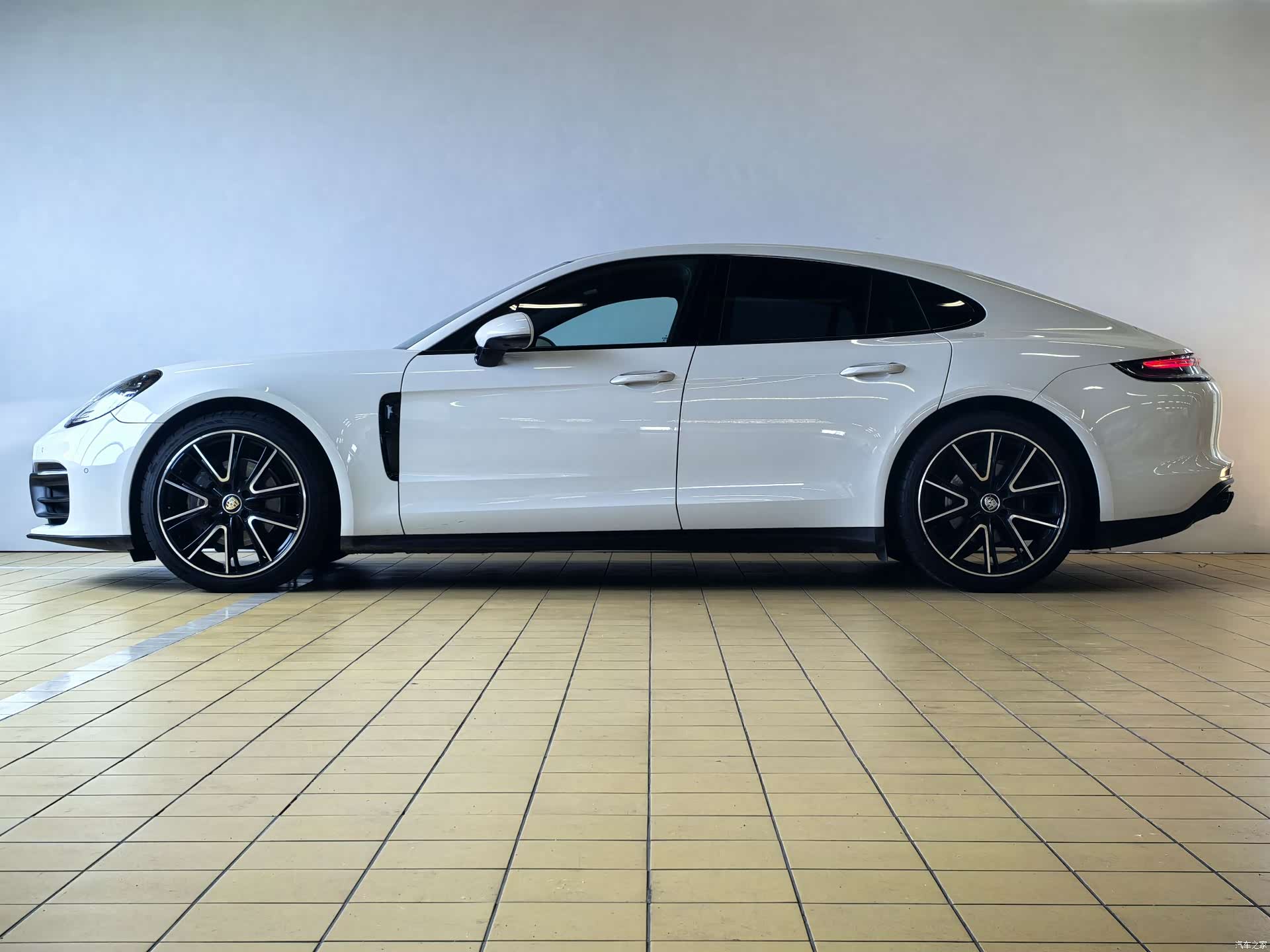 Porsche Panamera, 2023 4
