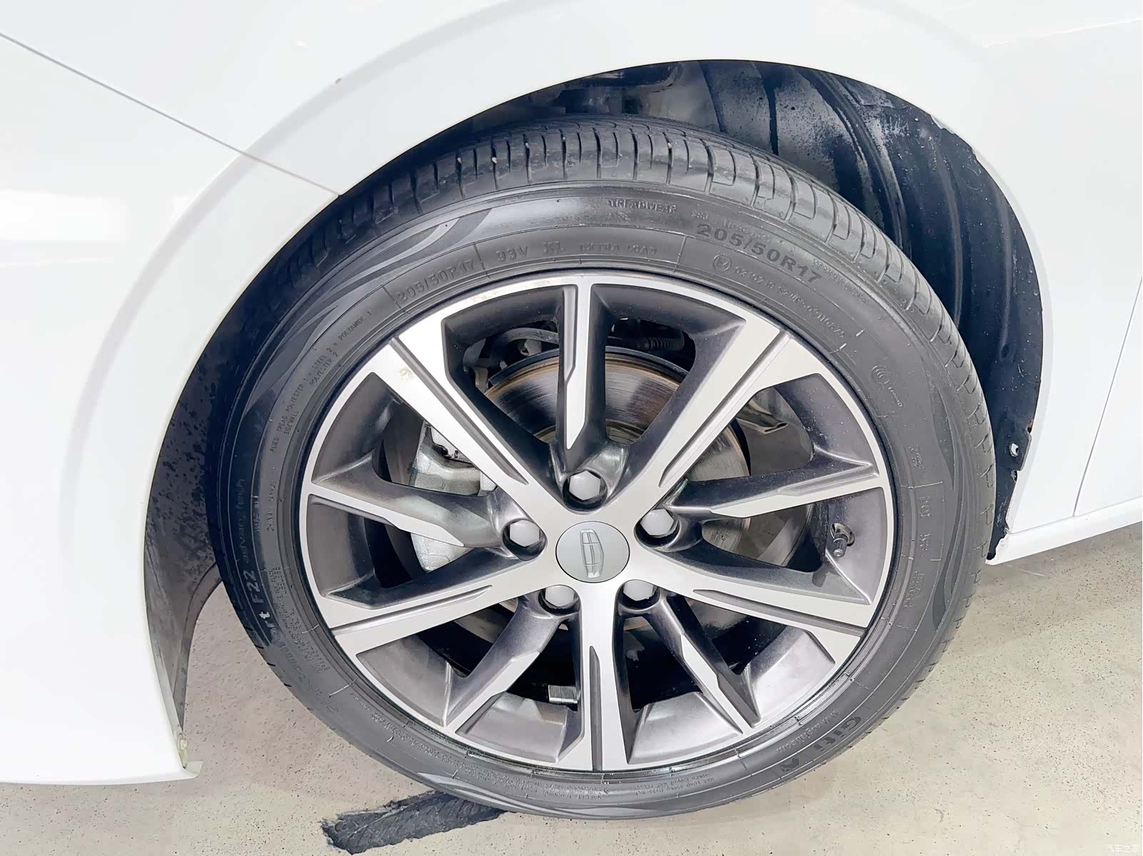 Geely Emgrand, 2022 16