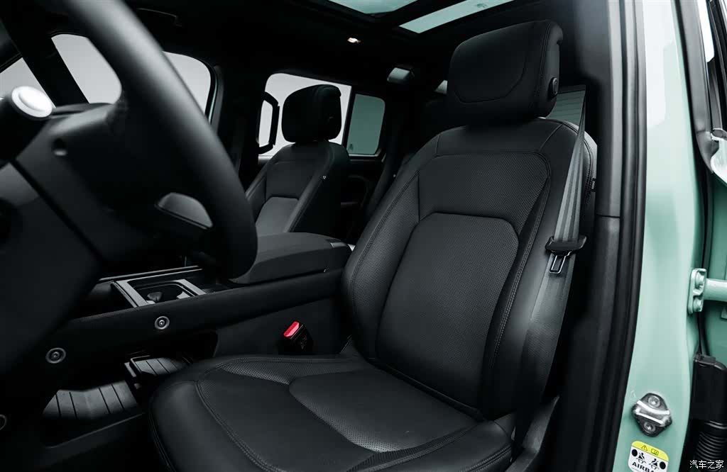 Land Rover Defender, 2023 12