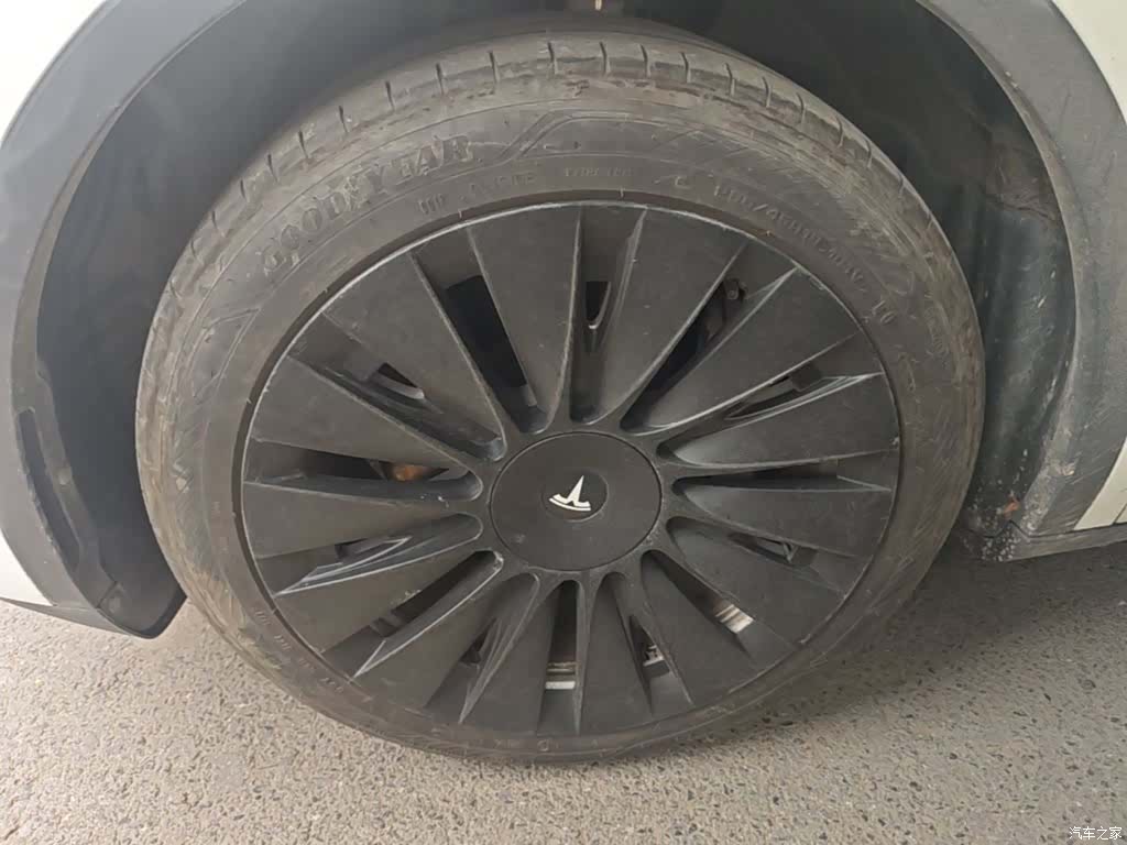 Tesla Model Y, 2023 23