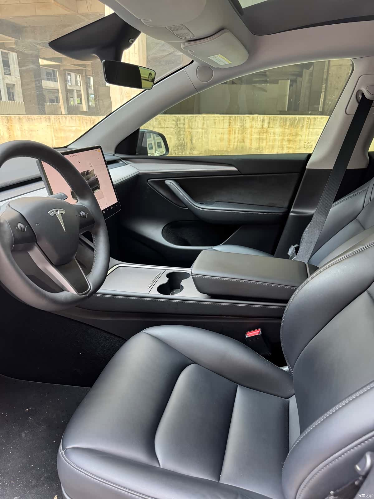 Tesla Model Y, 2025 4
