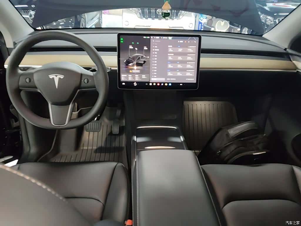 Tesla Model Y, 2023 10