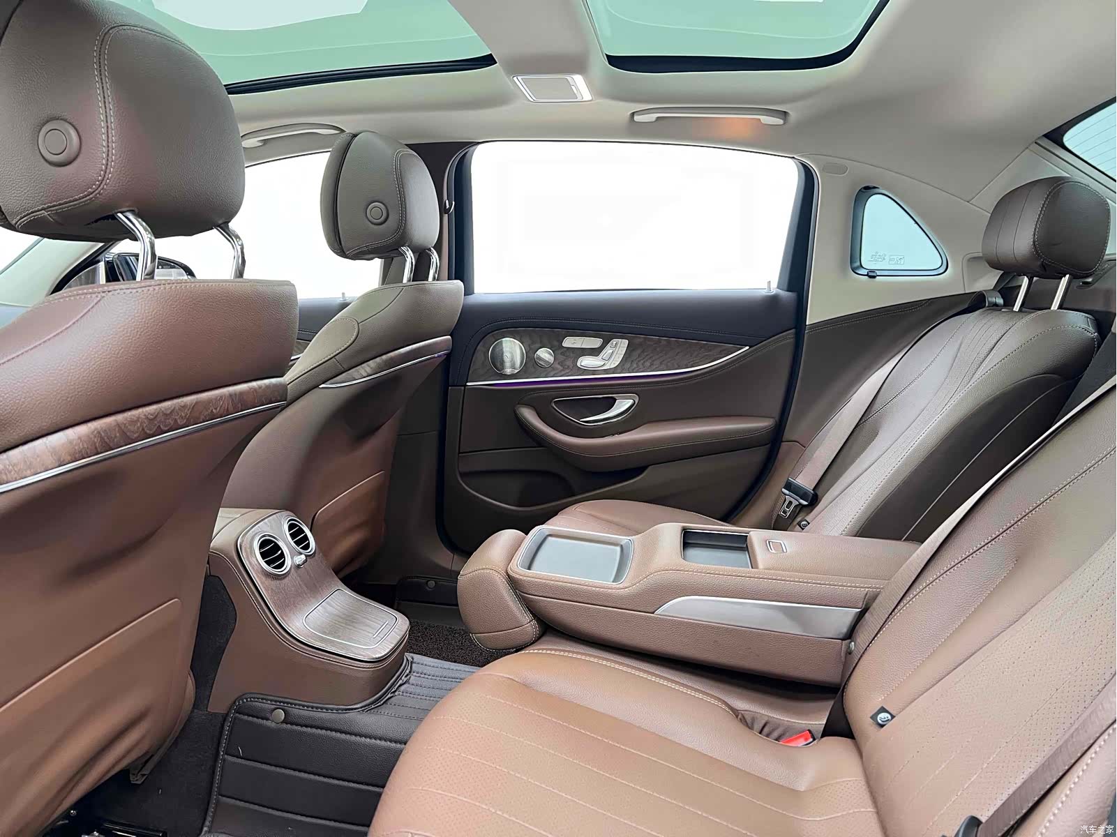 Mercedes-Benz E-Class, 2023 18