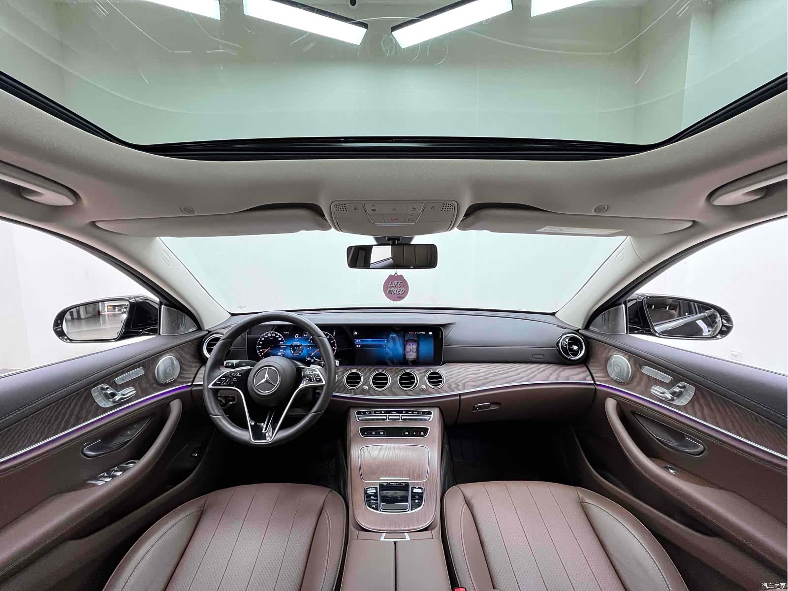 Mercedes-Benz E-Class, 2023 19