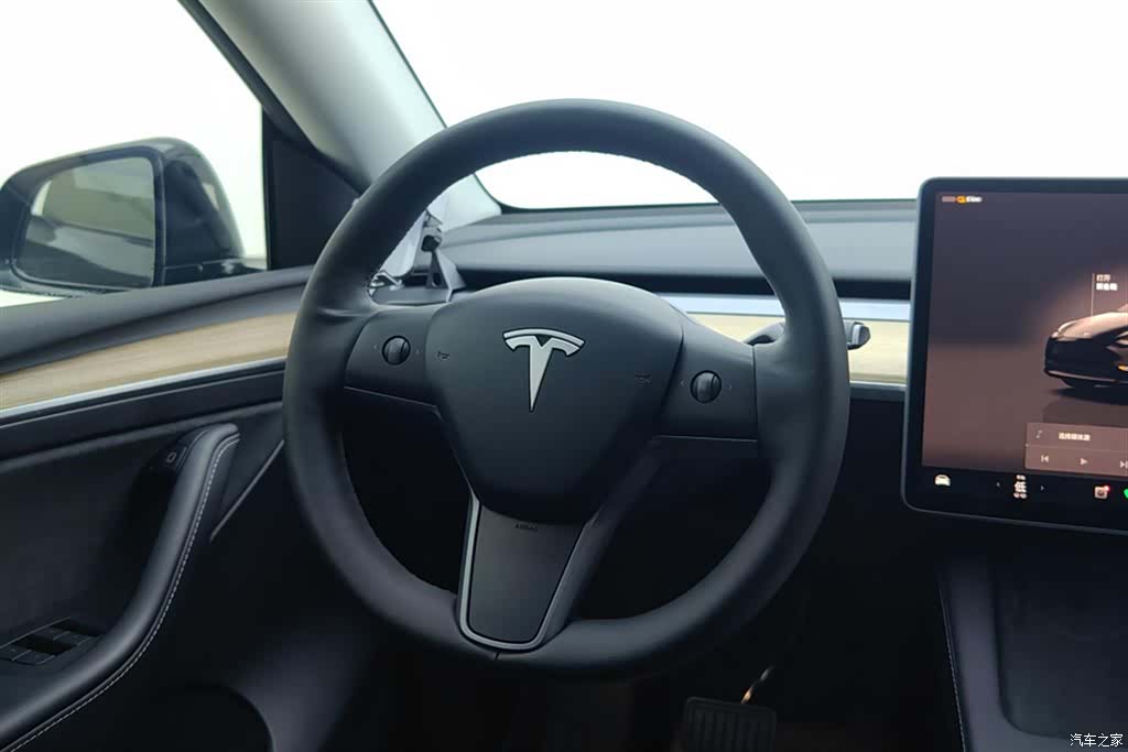 Tesla Model Y, 2023 15