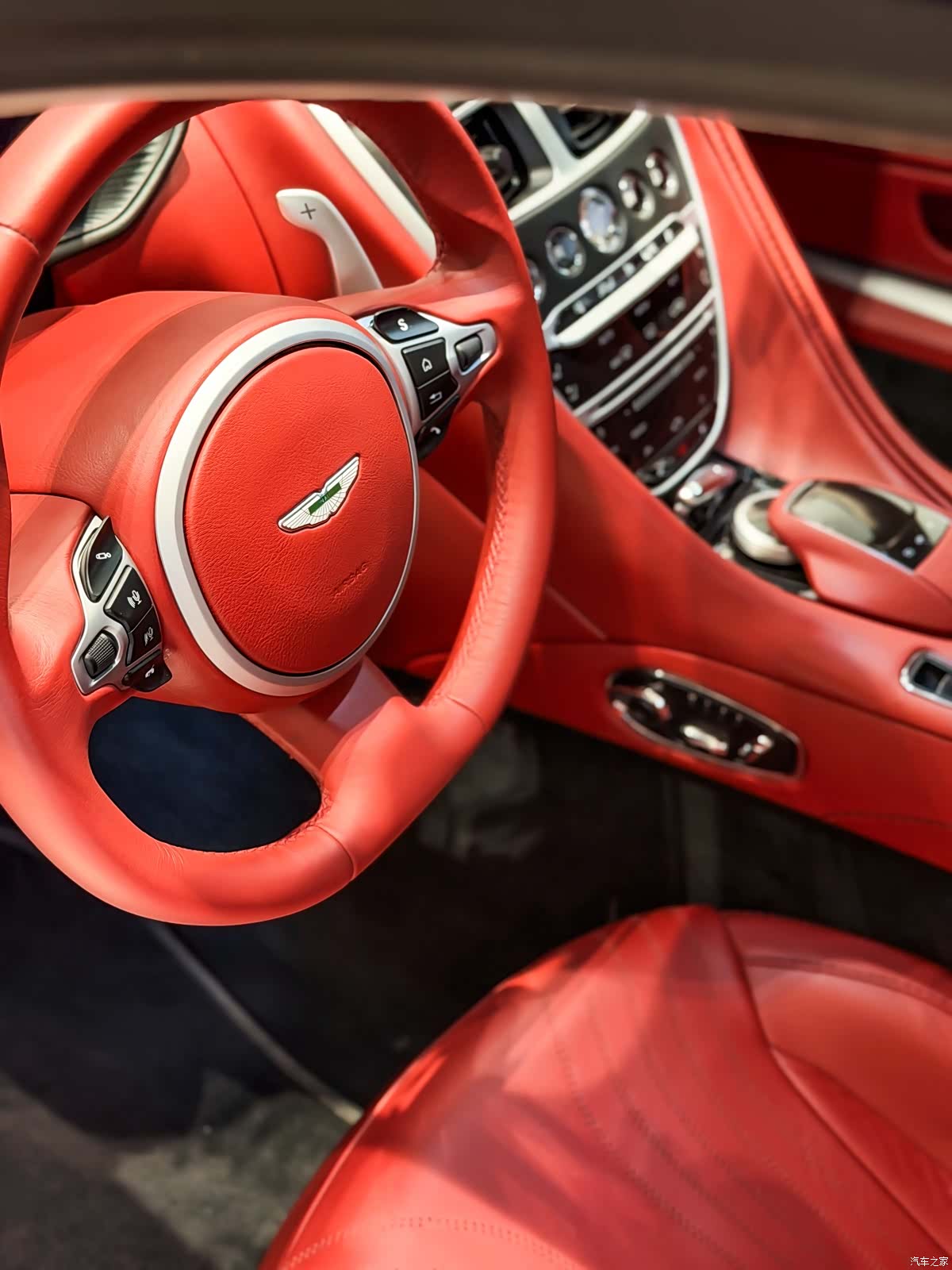 Aston Martin DB11, 2020 16