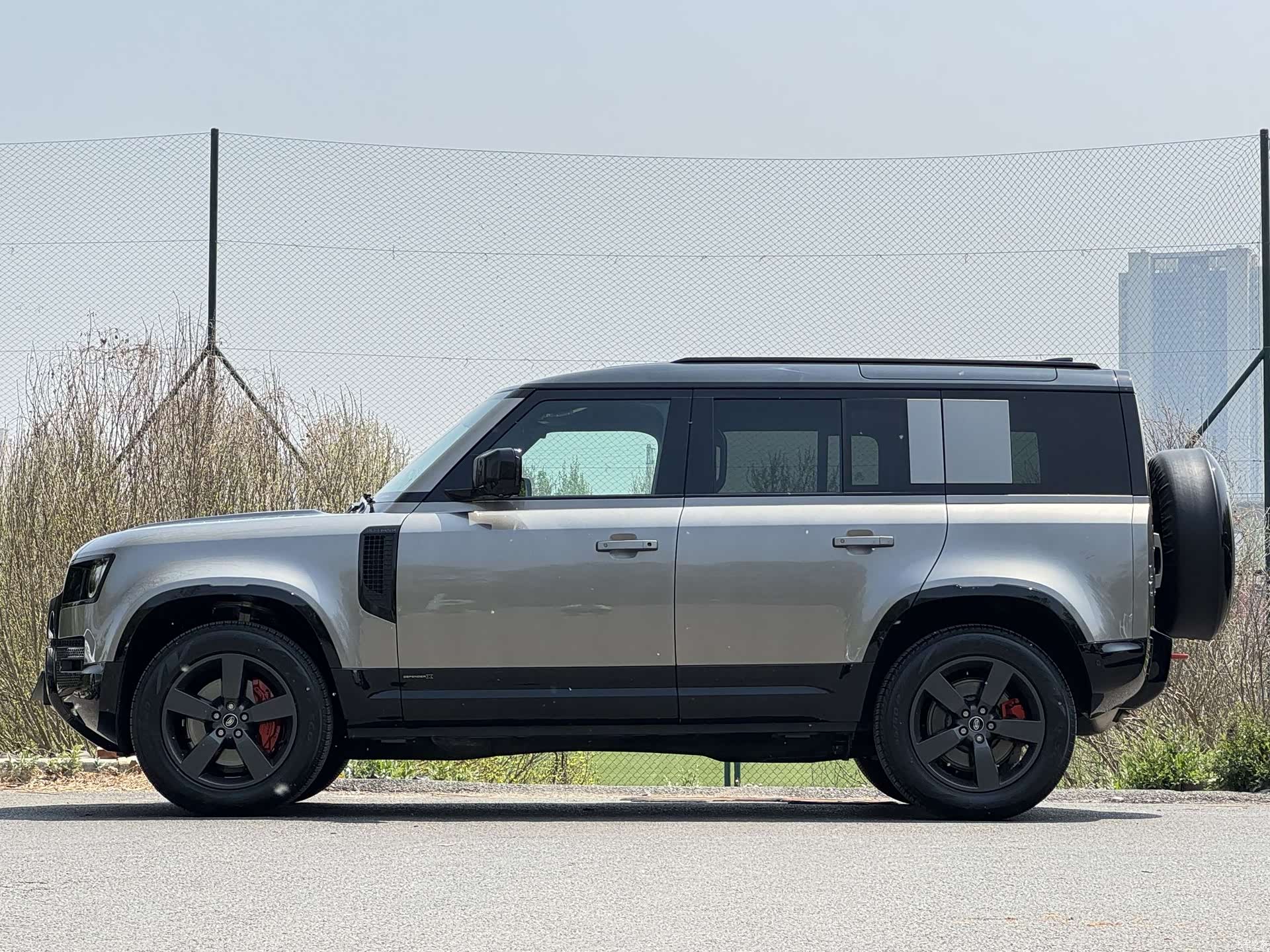Land Rover Defender, 2024 13