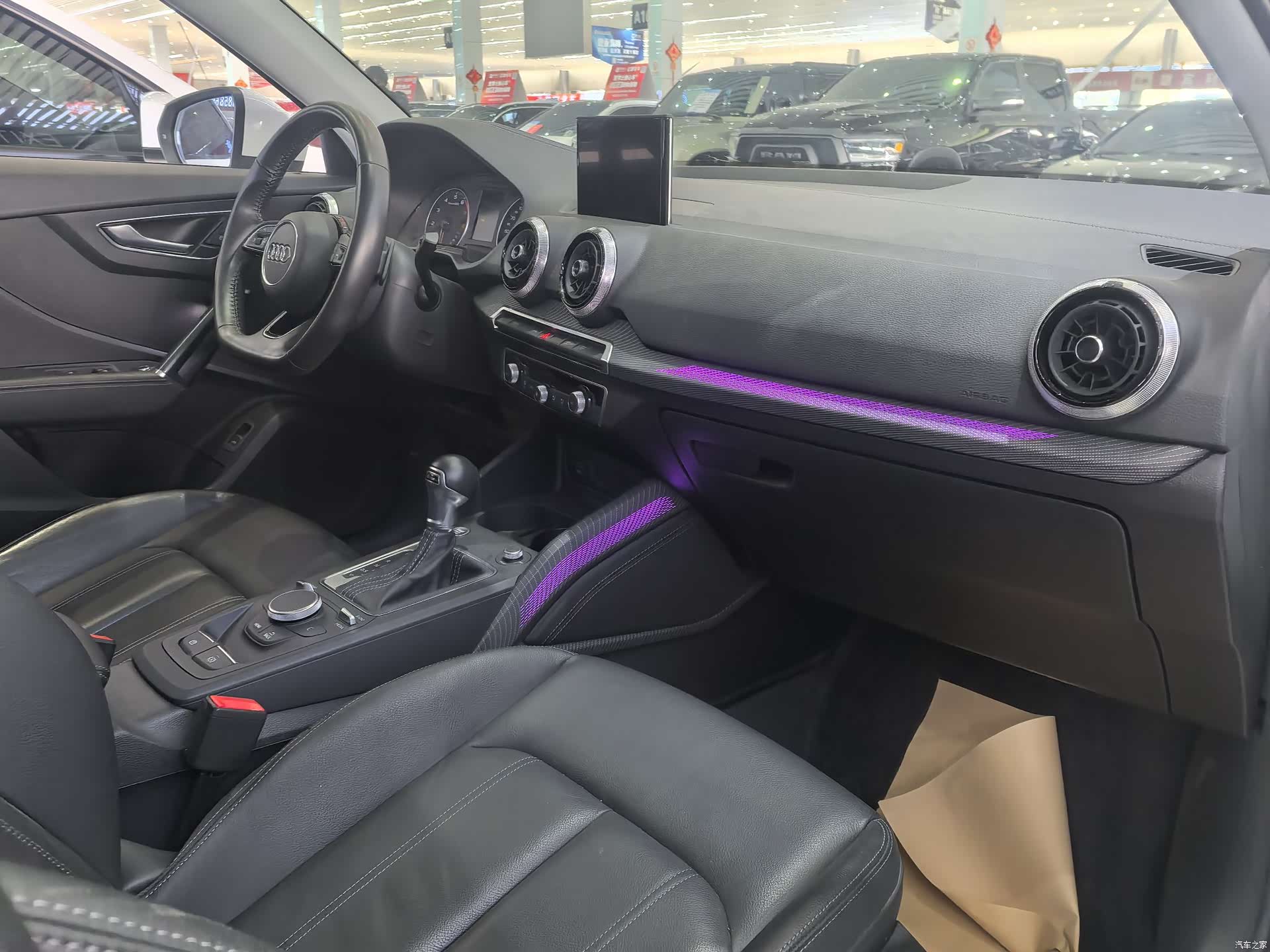 Audi Q2L, 2022 8
