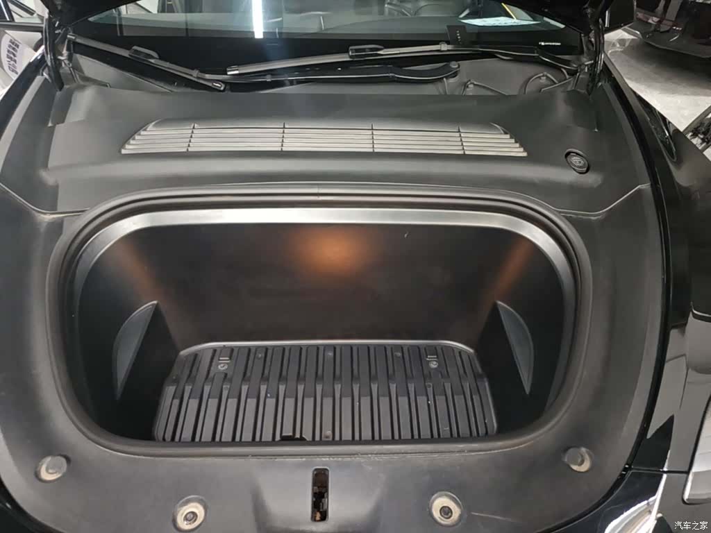 Tesla Model Y, 2024 20
