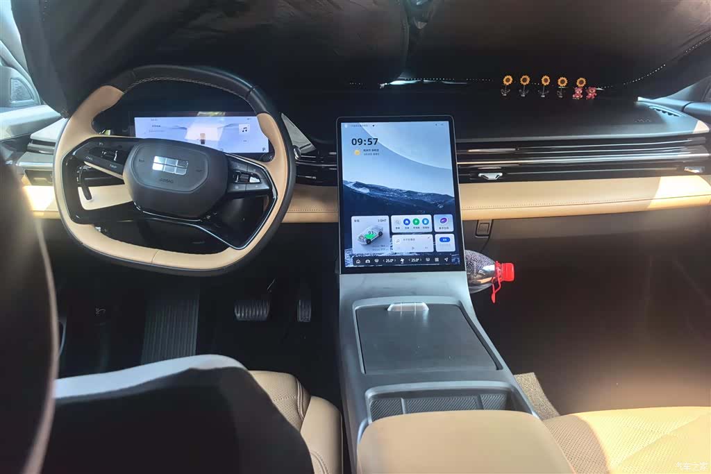 Geely Galaxy L6, 2024 12