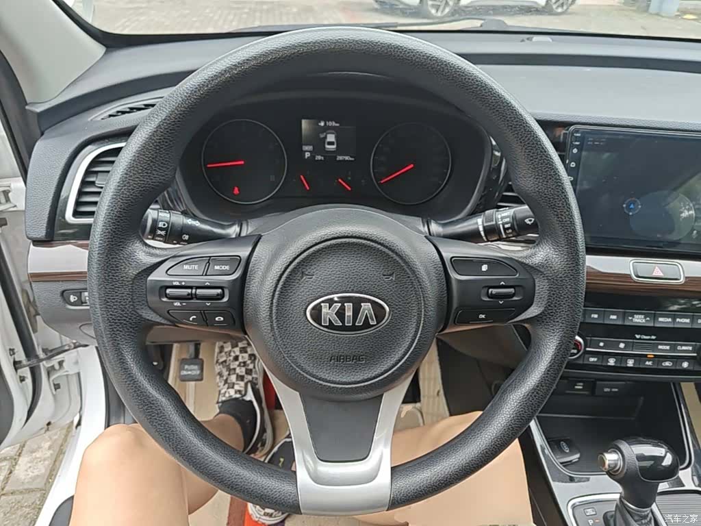 Kia GLS, 2020 11