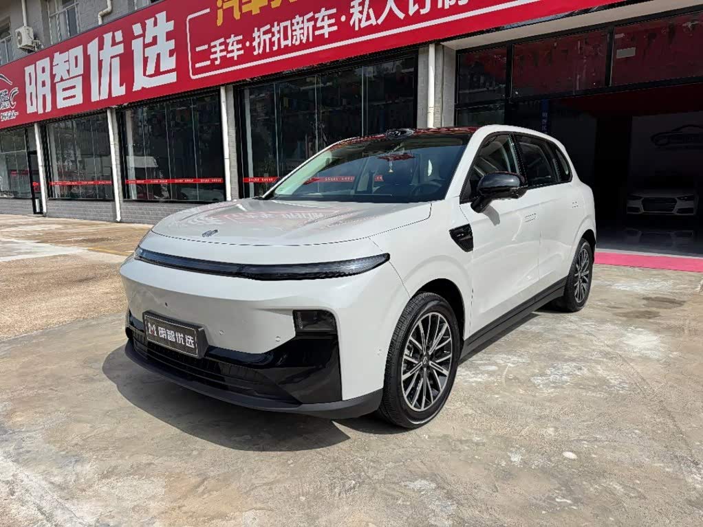 Leapmotor B10