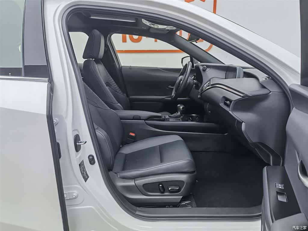 Lexus UX, 2021 23