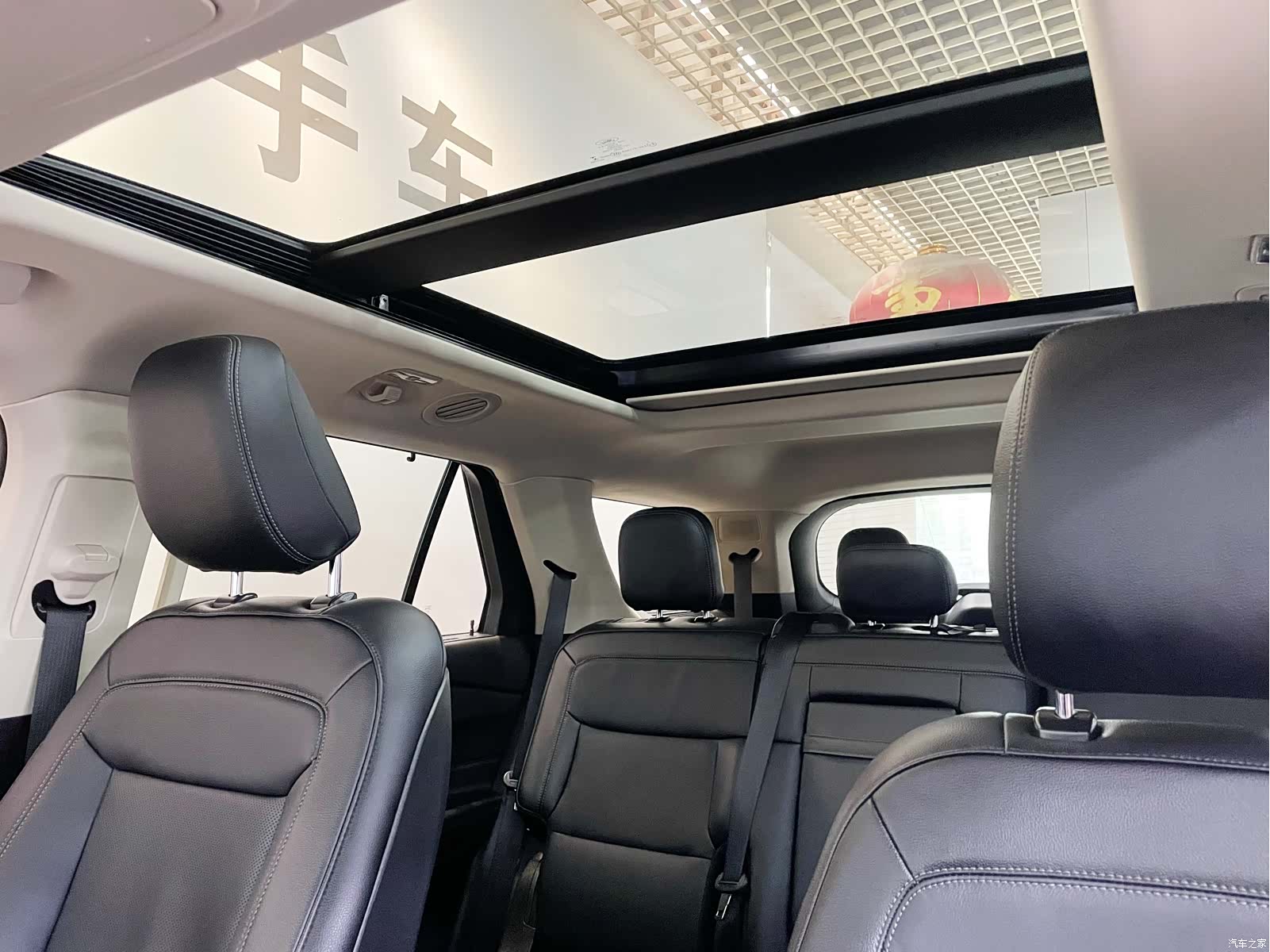Ford Explorer, 2021 19