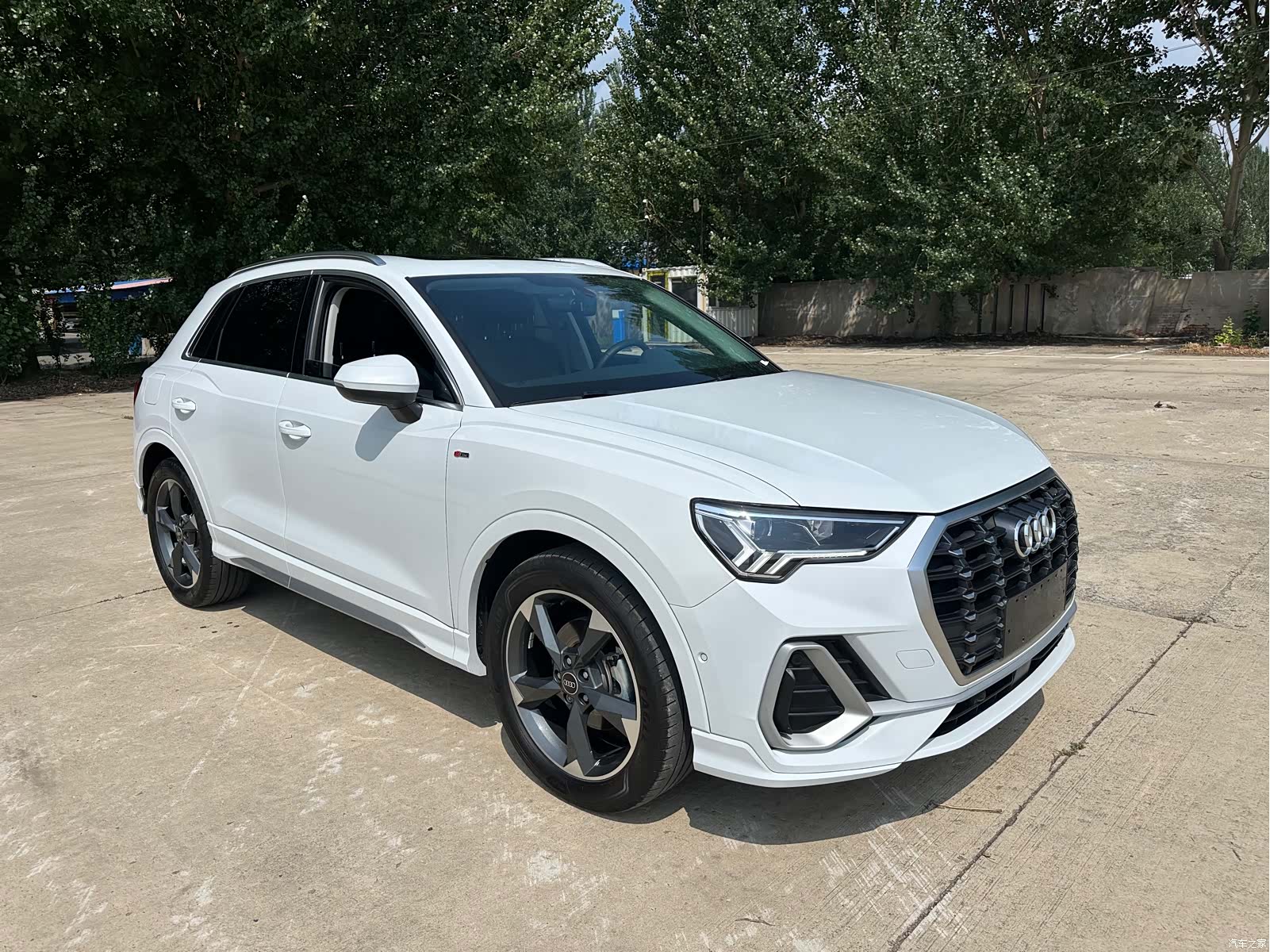 Audi Q3, 2023 1