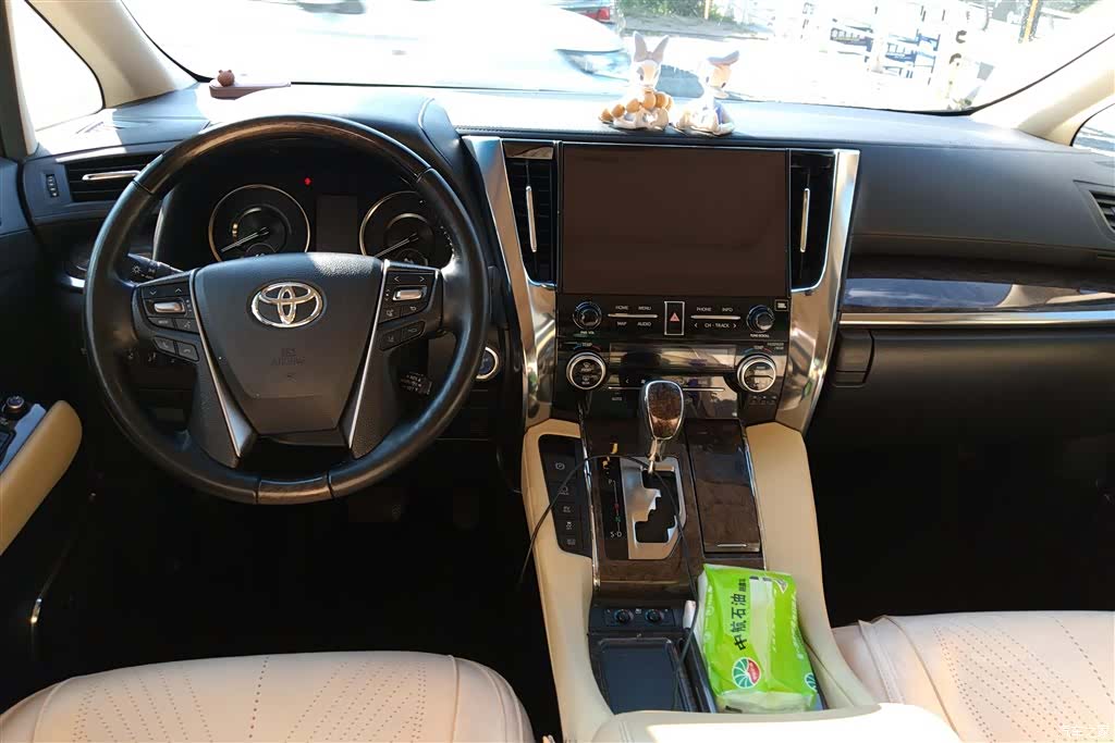 Toyota Vellfire, 2022 12