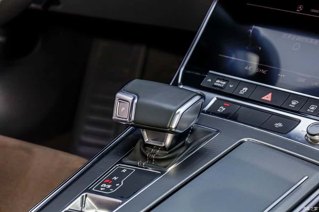 Audi A7L, 2024 19