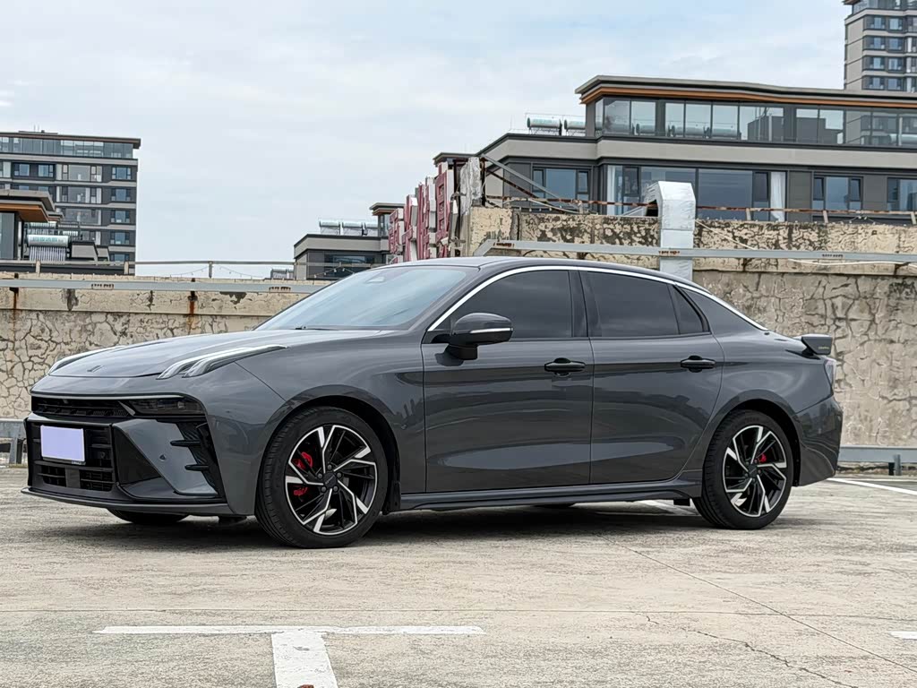 Lynk & Co 03