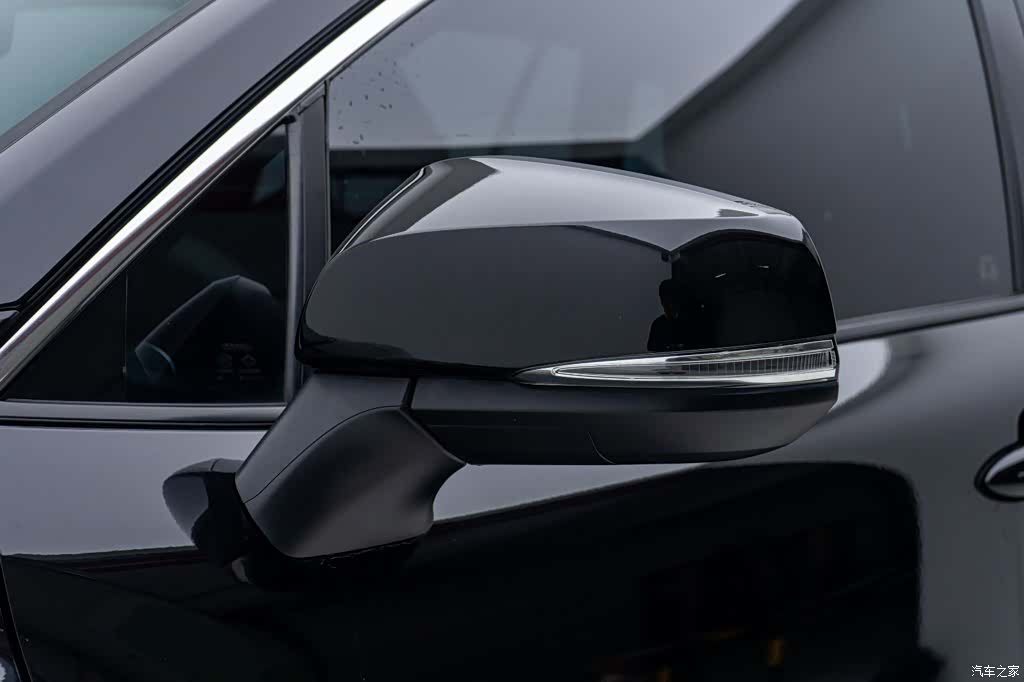 Toyota Frontlander, 2023 13