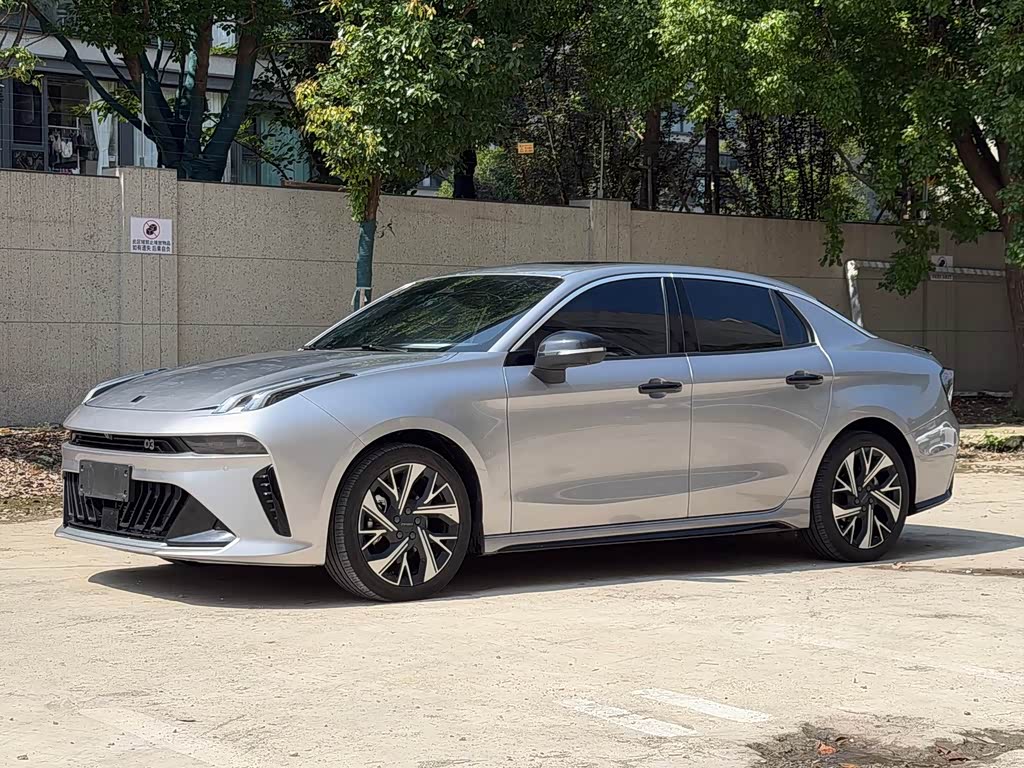 Lynk & Co 03