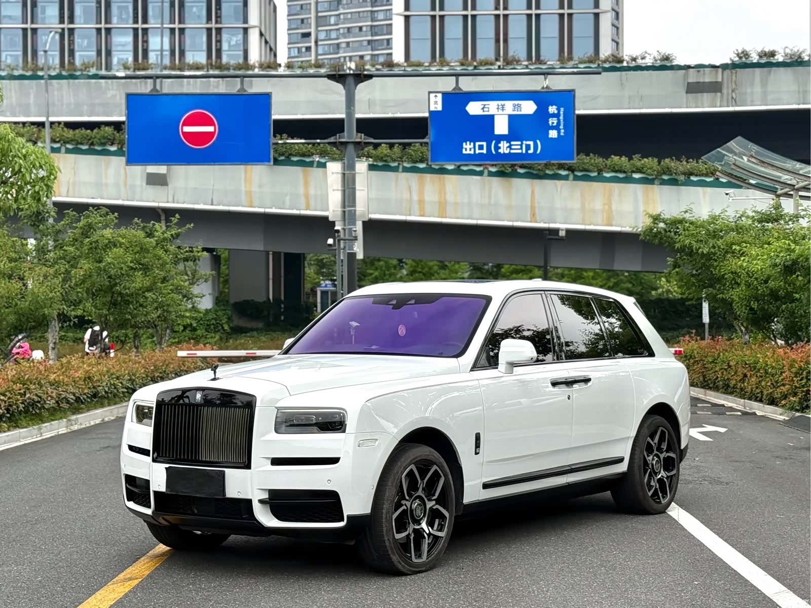 Rolls-Royce Cullinan, 2019 3