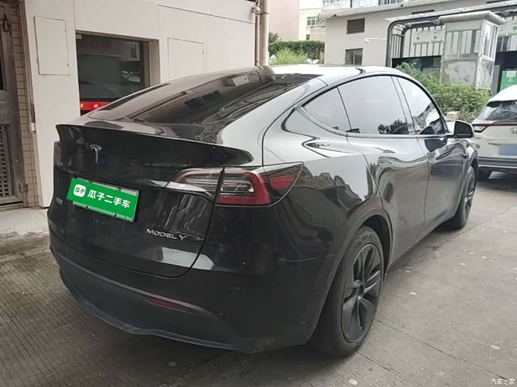 Tesla Model Y, 2024 6