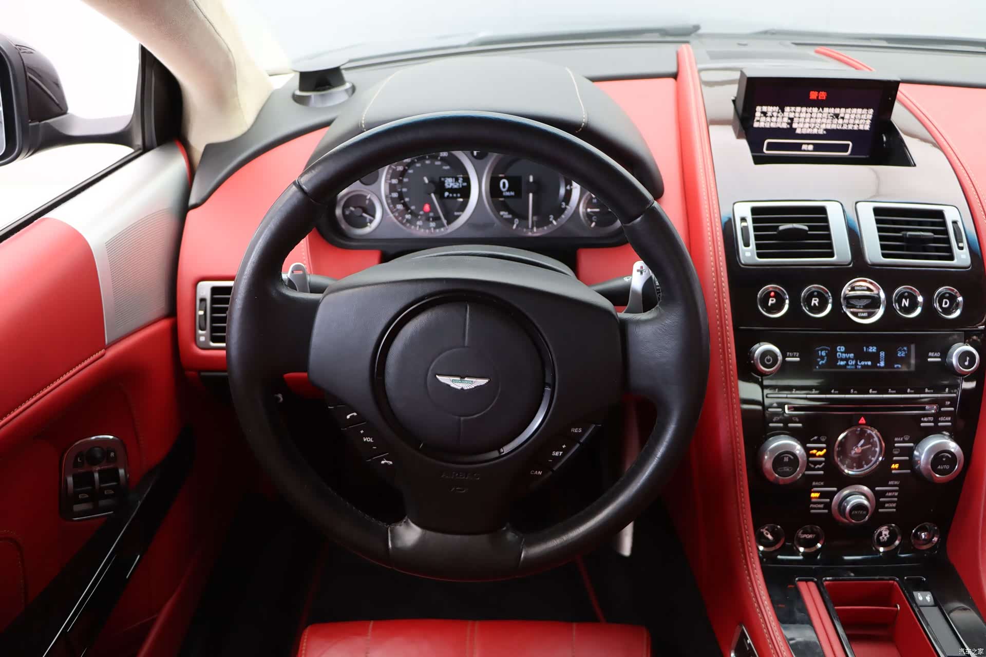 Aston Martin Virage, 2012 4