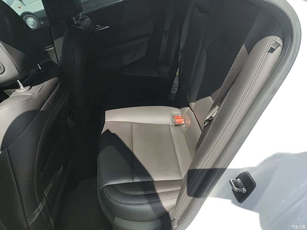 Cadillac CT4, 2022 13